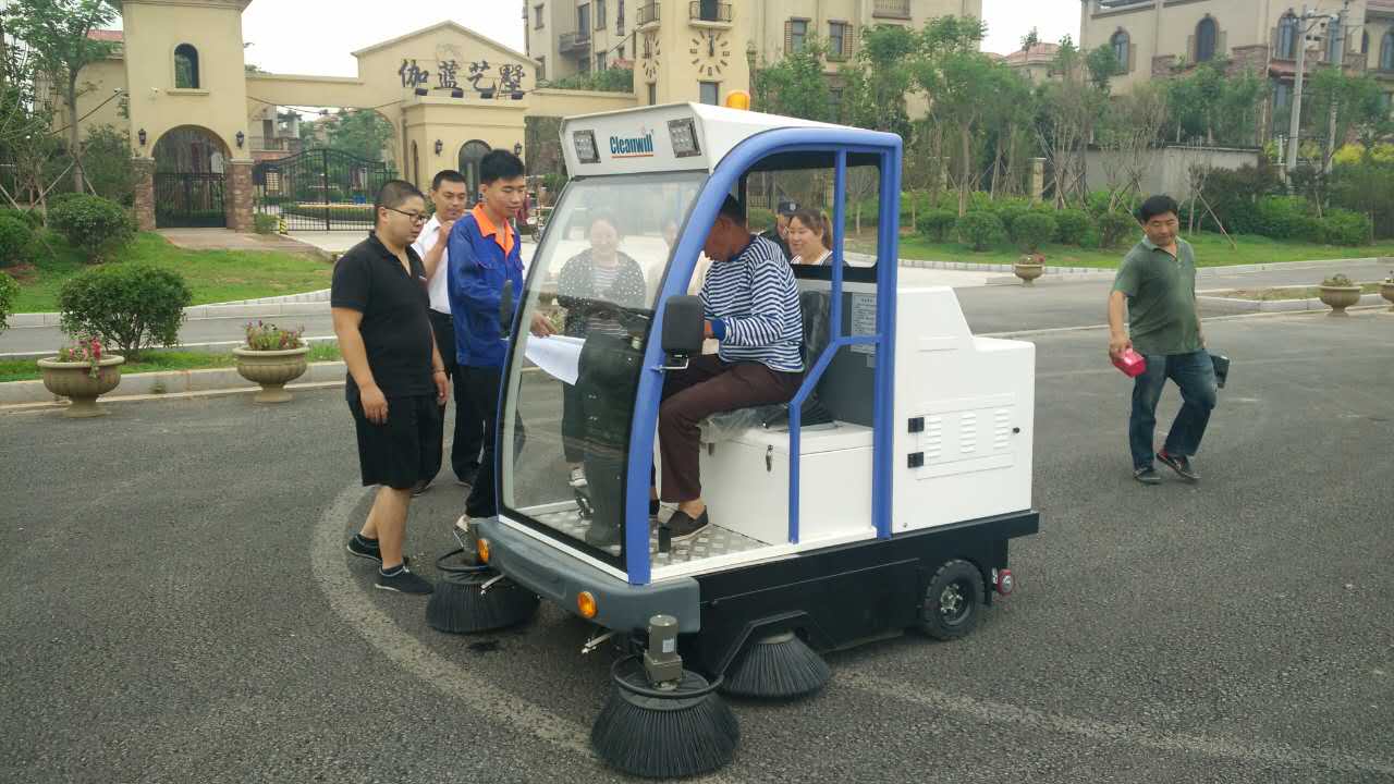 厲害了！??！ 電動掃地機越來越多的用于城區主干道保潔工 64