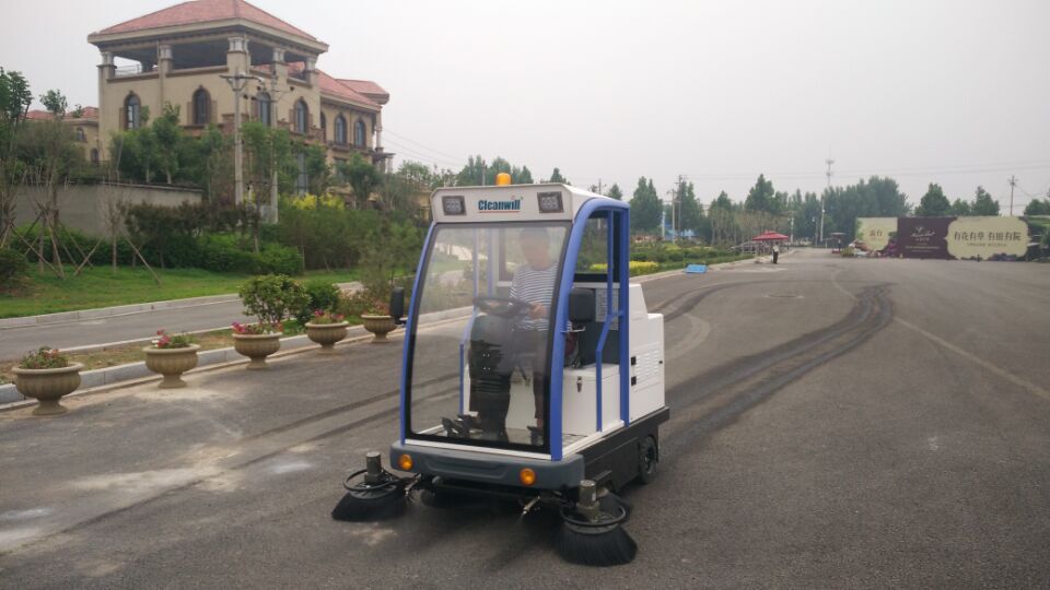 厲害了！??！ 電動掃地機越來越多的用于城區主干道保潔工 64